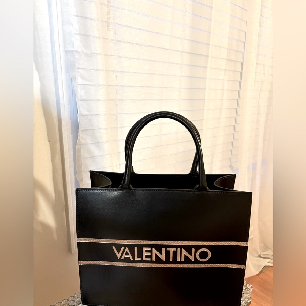 V♣️I♣️P TOTE - Picture 11 of 17